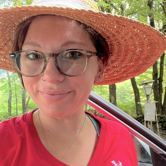 Meet your Posher, Kayla - Picture 1 of 1